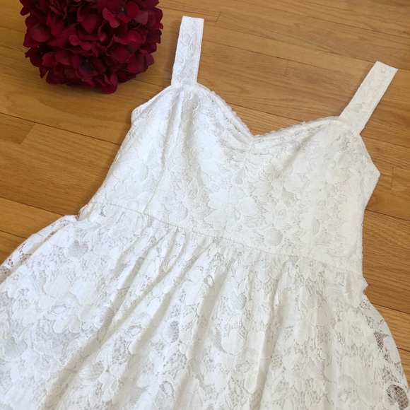 Beautiful White Lace Hollister Dress - Picture 2 of 7
